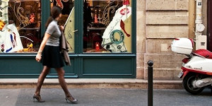 paris-street-fashion-woman-shoe-store-2x1