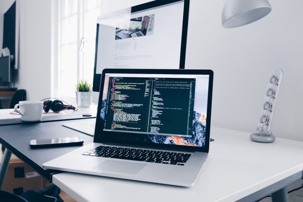 Gazduire web + domeniu .RO: fundația solidă pentru brandul tău online